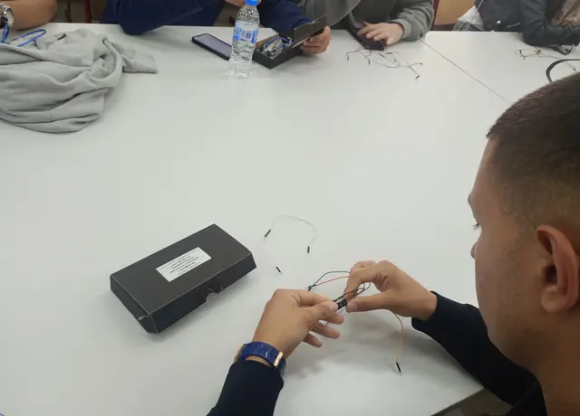 Arduino Uno · практика · кадър 9