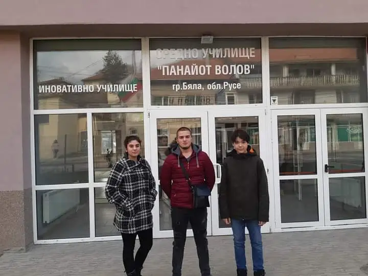 На гости в ОбУ гр. Бяла · кадър 1