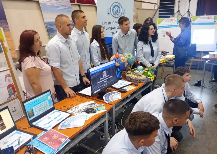 Иновативно младежко ЕКСПО 2025 · кадър 10