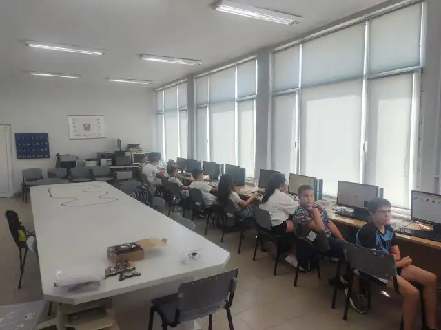 Лятна академия по роботика