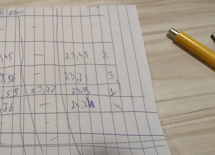Maqueen V5 · следене на линия · кадър 1