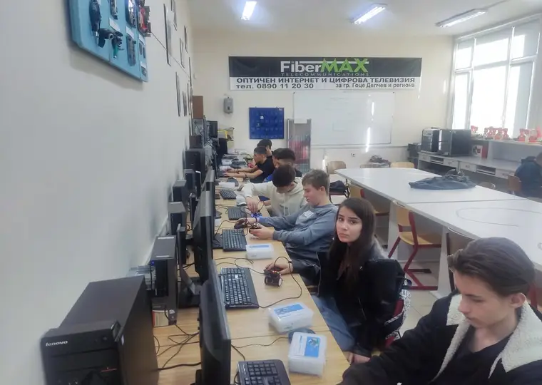 Програмиране и забавление · 8 клас · кадър 5
