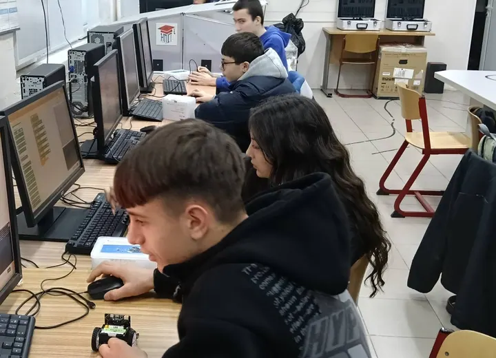 Maqueen и micro:bit · 05.02.2026 · кадър 1
