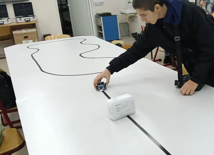 Maqueen и micro:bit · 05.02.2026 · кадър 3