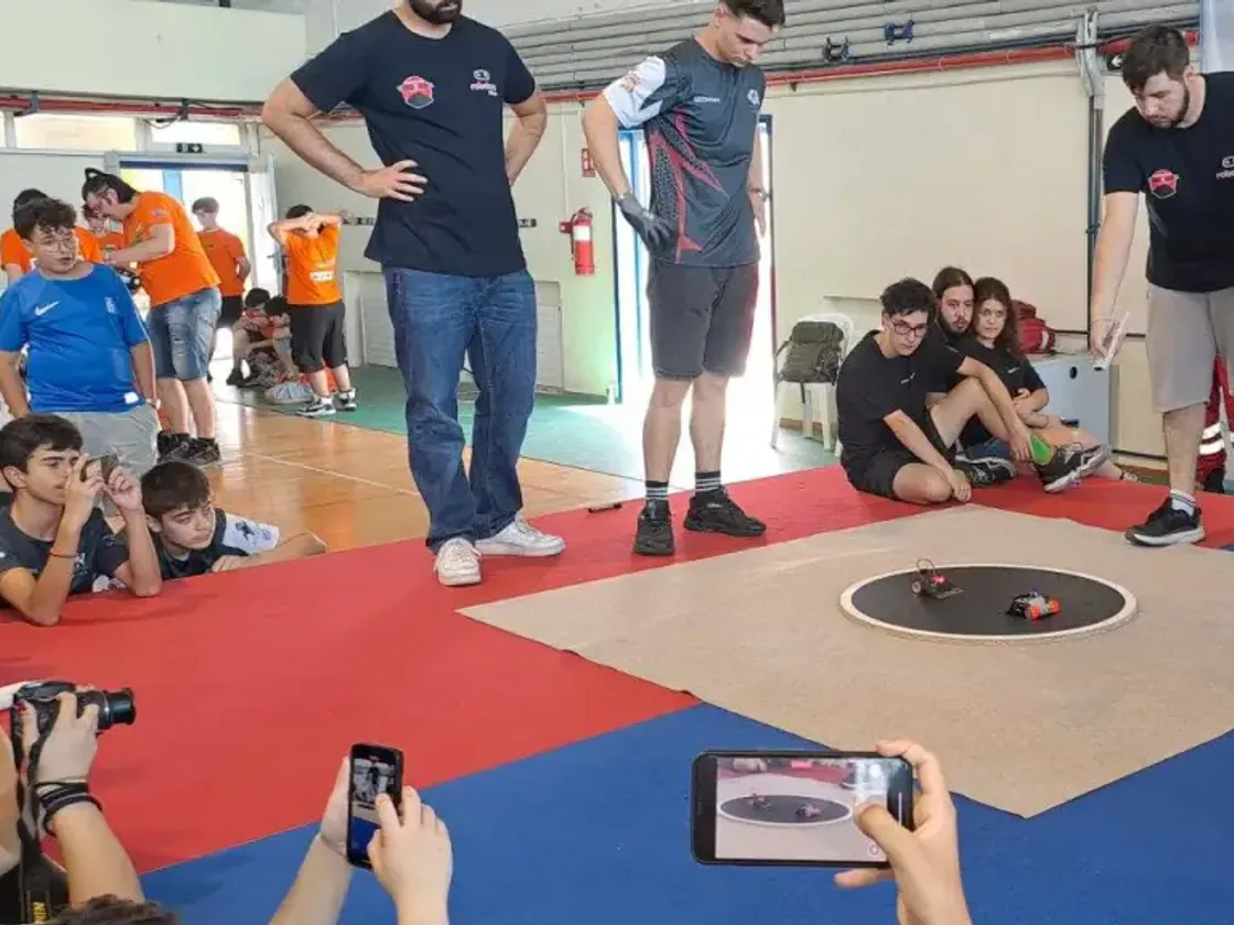 Състезателен робот на Robotex Hellas в Солун
